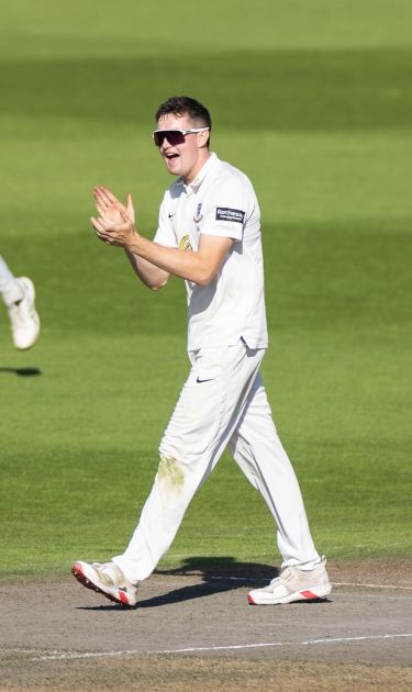 Jack Carson applaudin 