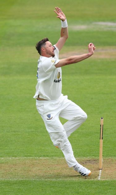Ollie Robinson steaming into bowl