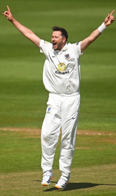 Ollie Robinson appeals unsuccessfully for an LBW.