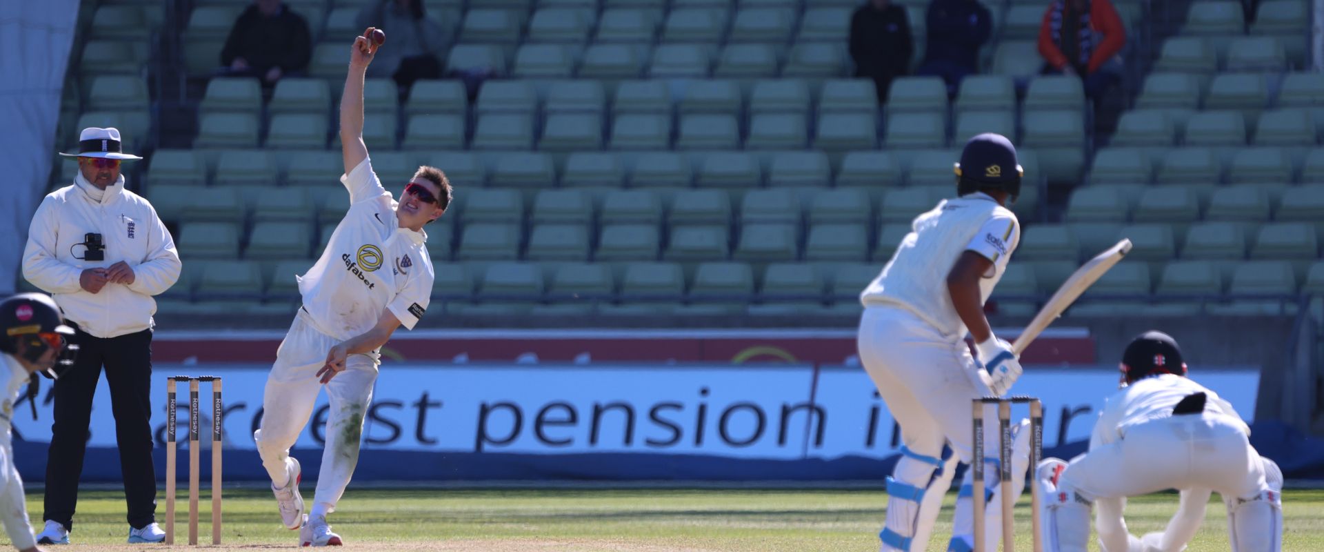 Jack Carson bowling on Day 3 against Warwickshire