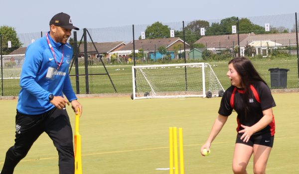Tymal Mills trains with pupils at Hailsham Community College