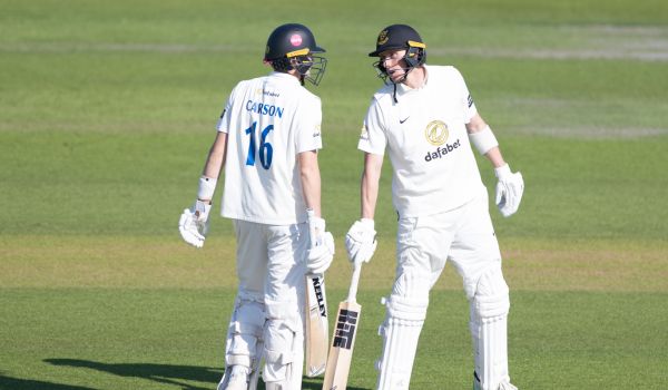 James Hayes and Jack Carson add valuable runs on day one versus Worcestershire 