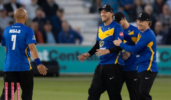tymal mills and ollie robinson celebrate a t20 wicket at hove