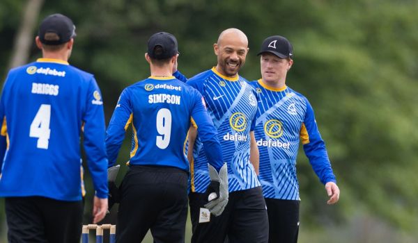 Tymal Mills celebrates with his teammates