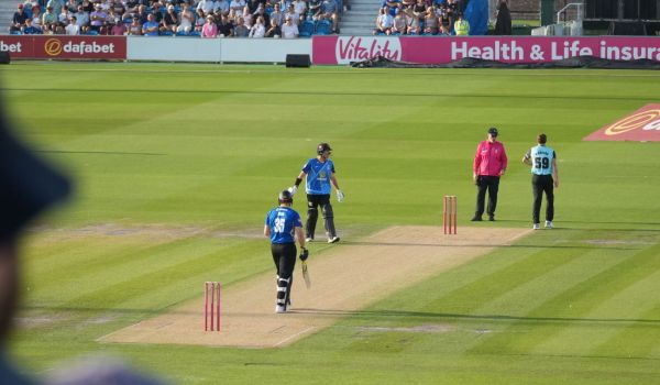 Ward and Hughes bat at Hove