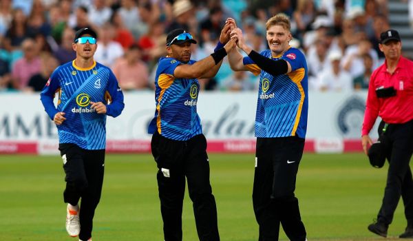 Sean Hunt celebrates with Tymal Mills